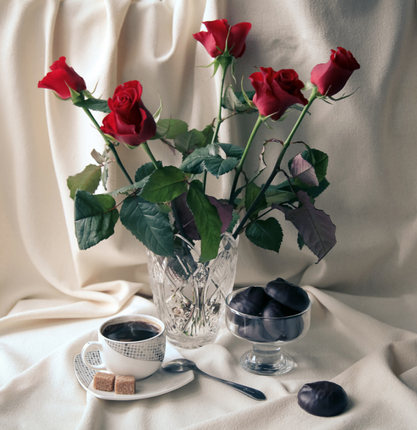 © Snezhana Rodionova - Кофе и зефир в шоколаде.