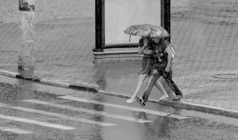 © Михаил Агеев - Двое под дождём