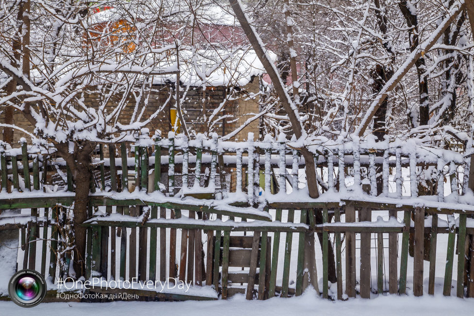 © Nikolay Shumilov - fence anthem