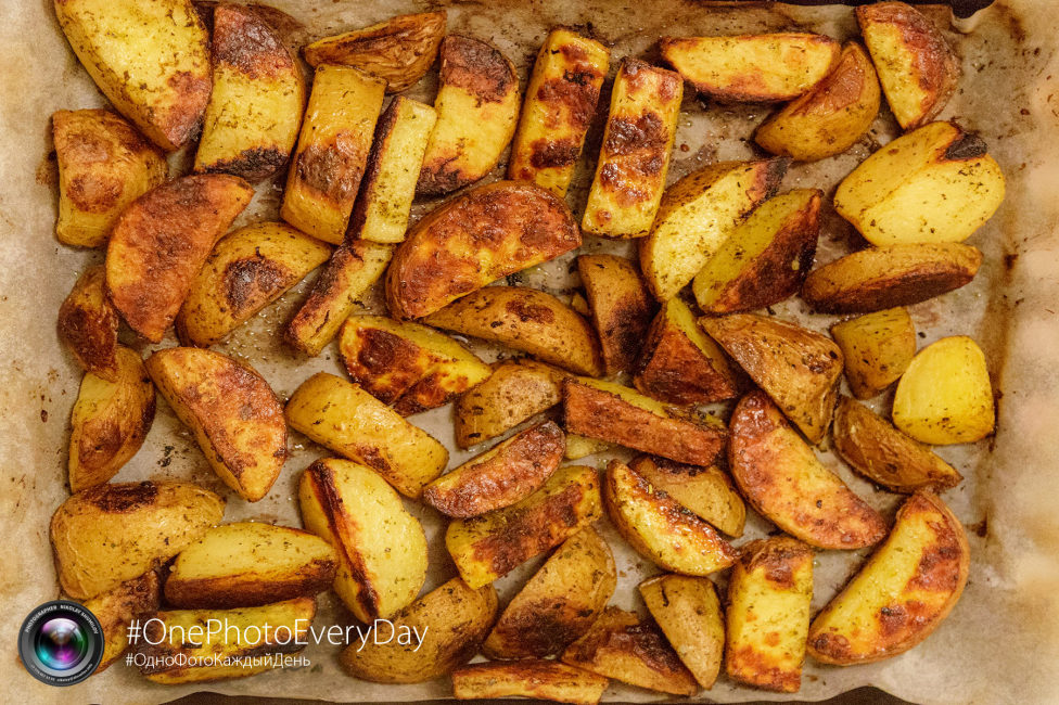 © Nikolay Shumilov - Baked potato