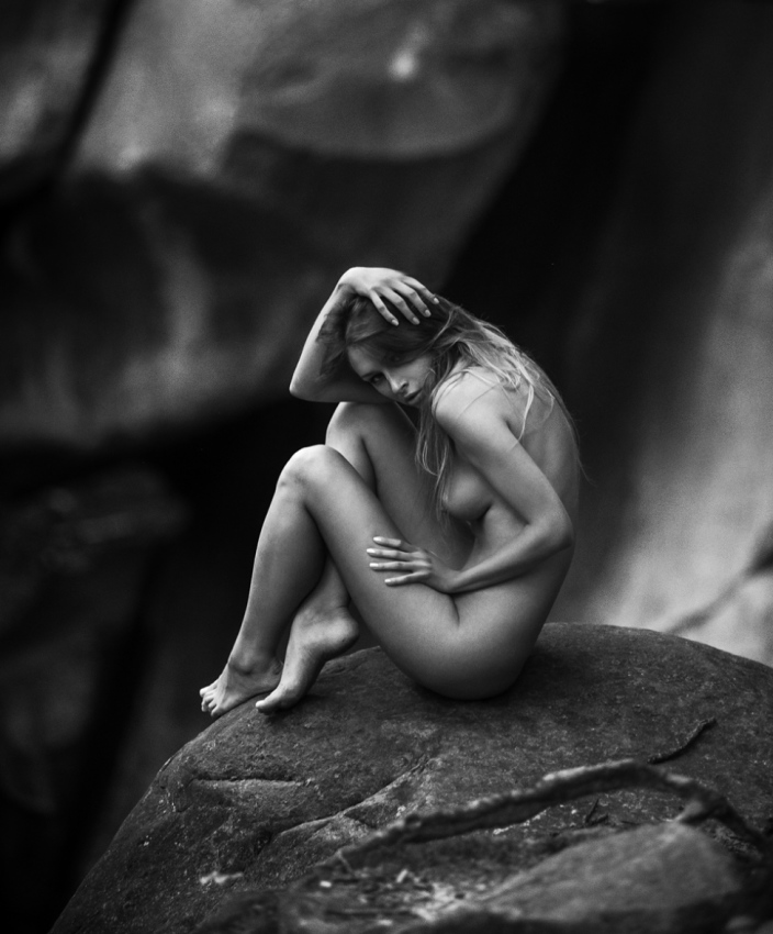 © Аркадий Курта - Girl on stone