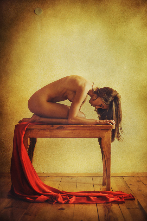 © Аркадий Курта - The girl on the table