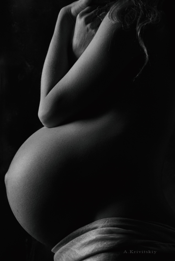 © Alexander Krivitskiy - Profile of the pregnant body. Art Studio A. Krivitsky